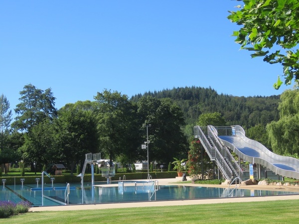 Seelbacher Familienbad Bildnachweis: Mit freundlicher Genehmigung der Stadt Seelbach Seelbacher Familienbad Bildnachweis: Mit freundlicher Genehmigung der Stadt Seelbach