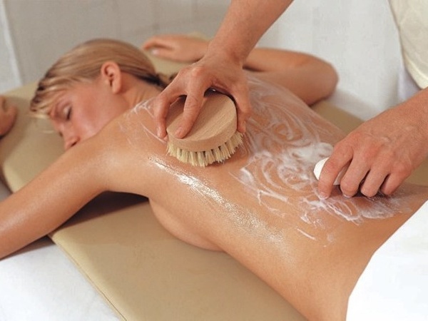 Wellness-Behandlung Copyright: (Mit freundlicher Genehmigung der CARASANA Bäderbetriebe GmbH) Wellness-Behandlung Copyright: (Mit freundlicher Genehmigung der CARASANA Bäderbetriebe GmbH)