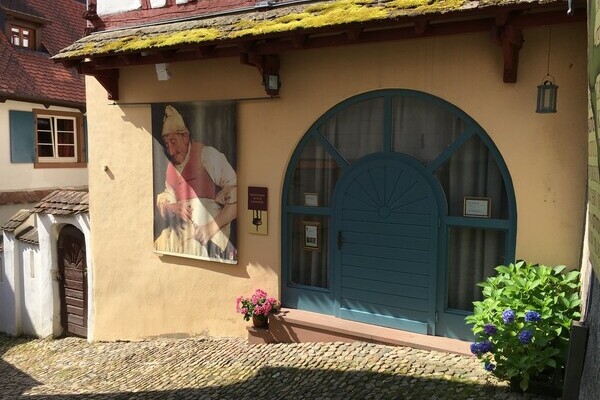 Museumseingang Bildnachweis: Mit freundlicher Genehmigung von Herrn Bernhard Maurer Museumseingang Bildnachweis: Mit freundlicher Genehmigung von Herrn Bernhard Maurer