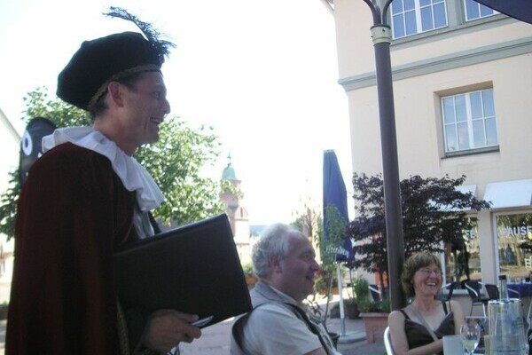 Café Pause Bildnachweis: (Mit freundlicher Genehmigung Herzog Friedrich Tour) Café Pause Bildnachweis: (Mit freundlicher Genehmigung Herzog Friedrich Tour)