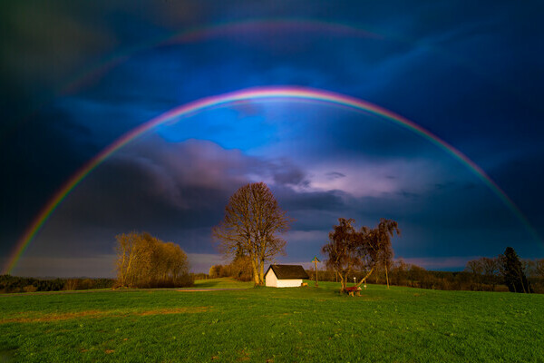 Kapelle Tiefenhäusern Regenbogen Bildnachweis: © Tourist-Information Höchenschwand, Fotograf Klaus Hansen Kapelle Tiefenhäusern Regenbogen Bildnachweis: © Tourist-Information Höchenschwand, Fotograf Klaus Hansen
