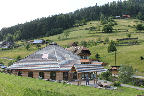 Wald-Kultur-Haus - Aussenansicht Copyright: (Tourist-Information Bad Rippoldsau-Schapbach - Josef Oehler) Wald-Kultur-Haus - Aussenansicht Copyright: (Tourist-Information Bad Rippoldsau-Schapbach - Josef Oehler)
