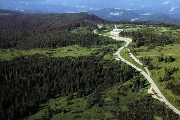 Hochstra�e Luftbild; Copyright: Mit freundlicher Genehmigung von www.schwarzwaldhochstrasse.de