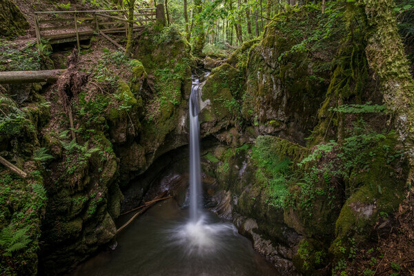 Haselbach Wasserfall Bildnachweis: Mit freundlicher Genehmigung der Tourist-Info Weilheim Haselbach Wasserfall Bildnachweis: Mit freundlicher Genehmigung der Tourist-Info Weilheim
