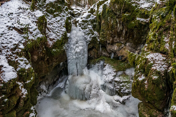 Haselbach Wasserfall Bildnachweis: Mit freundlicher Genehmigung der Tourist-Info Weilheim Haselbach Wasserfall Bildnachweis: Mit freundlicher Genehmigung der Tourist-Info Weilheim