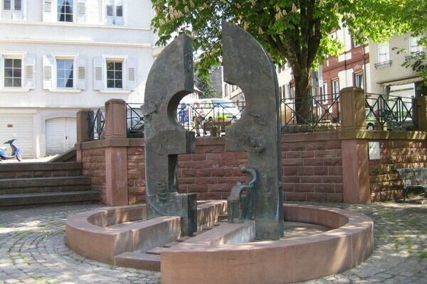 Geschichtsbrunnen Hornberg Bildnachweis: Mit freundlicher Genehmigung der Stadt Hornberg Geschichtsbrunnen Hornberg Bildnachweis: Mit freundlicher Genehmigung der Stadt Hornberg